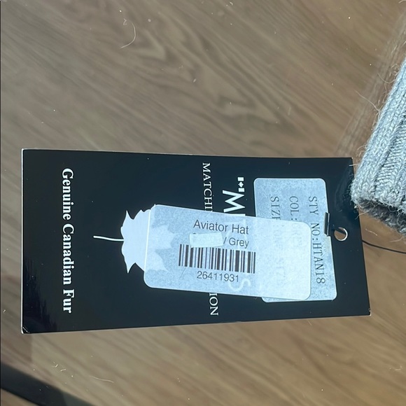 Hat with Fur Snowball Real Canadian Fur - Picture 2 of 3